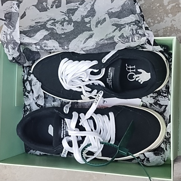 Shoes - Picture 2 of 4